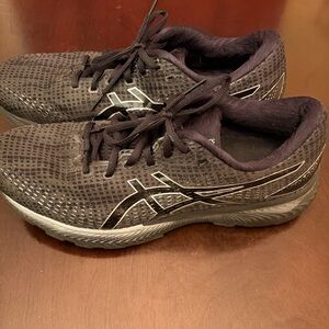 ASIC gel Saiun Men’s size 10 1/2 in good shape.